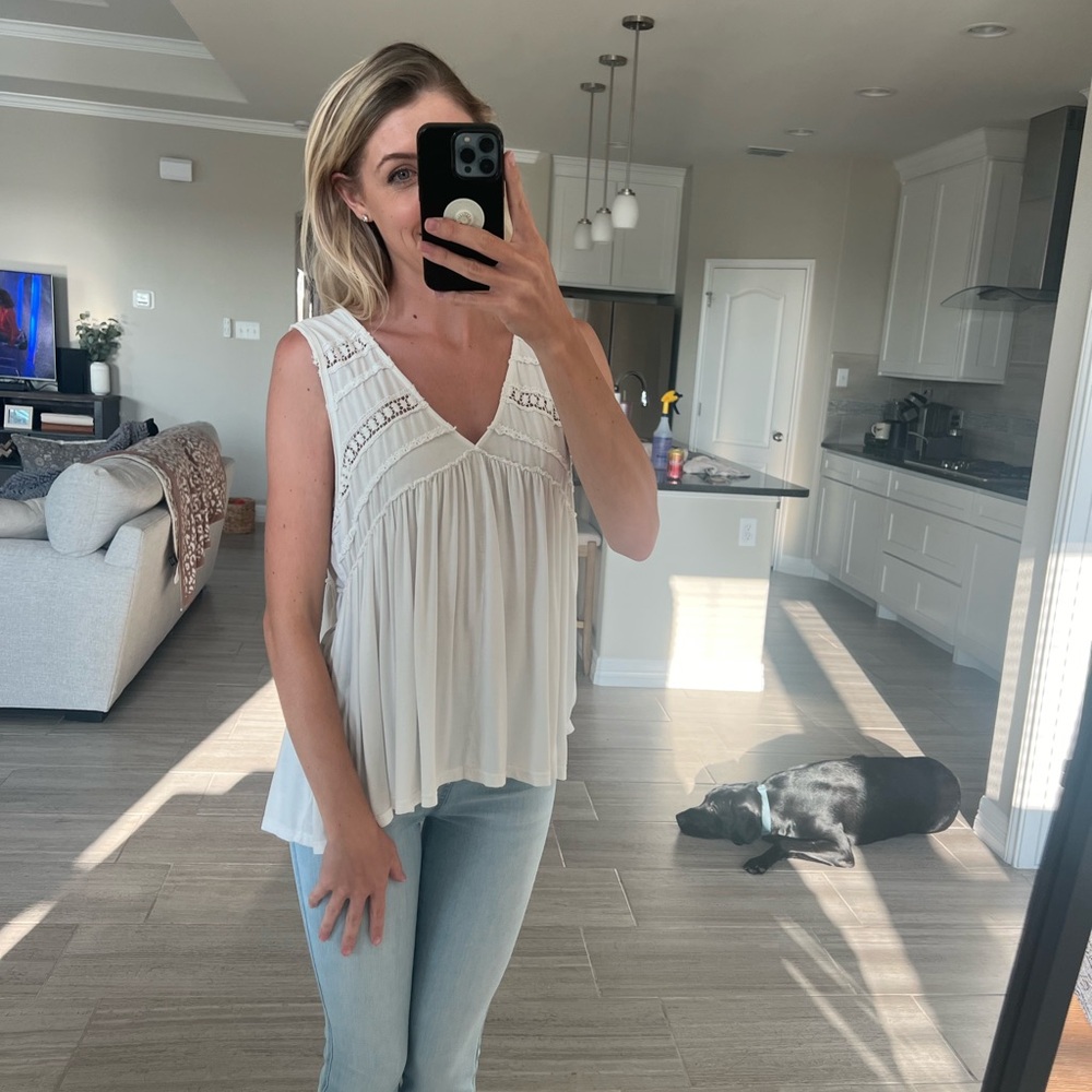 White lace flowy top - Picture 6 of 7